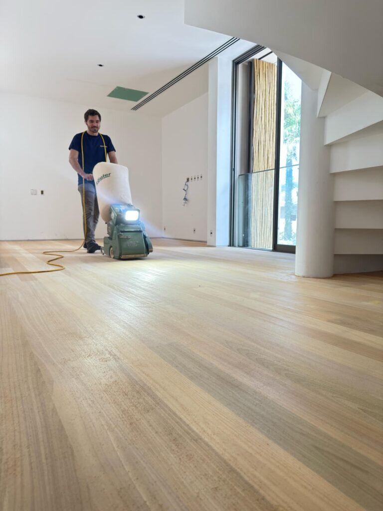 Lixamento de piso de madeira sem poeira