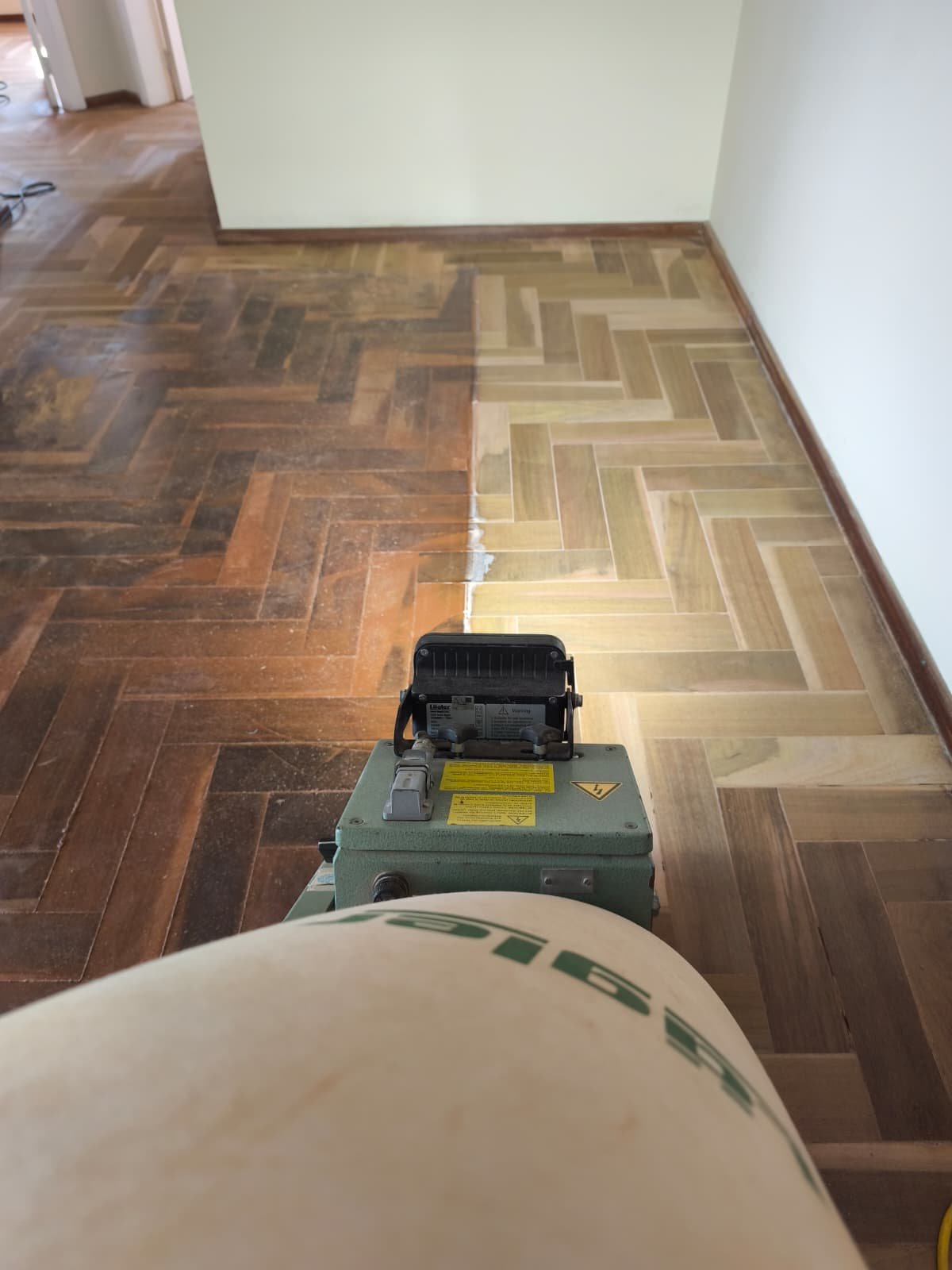 Quanto custa lixar um piso de madeira